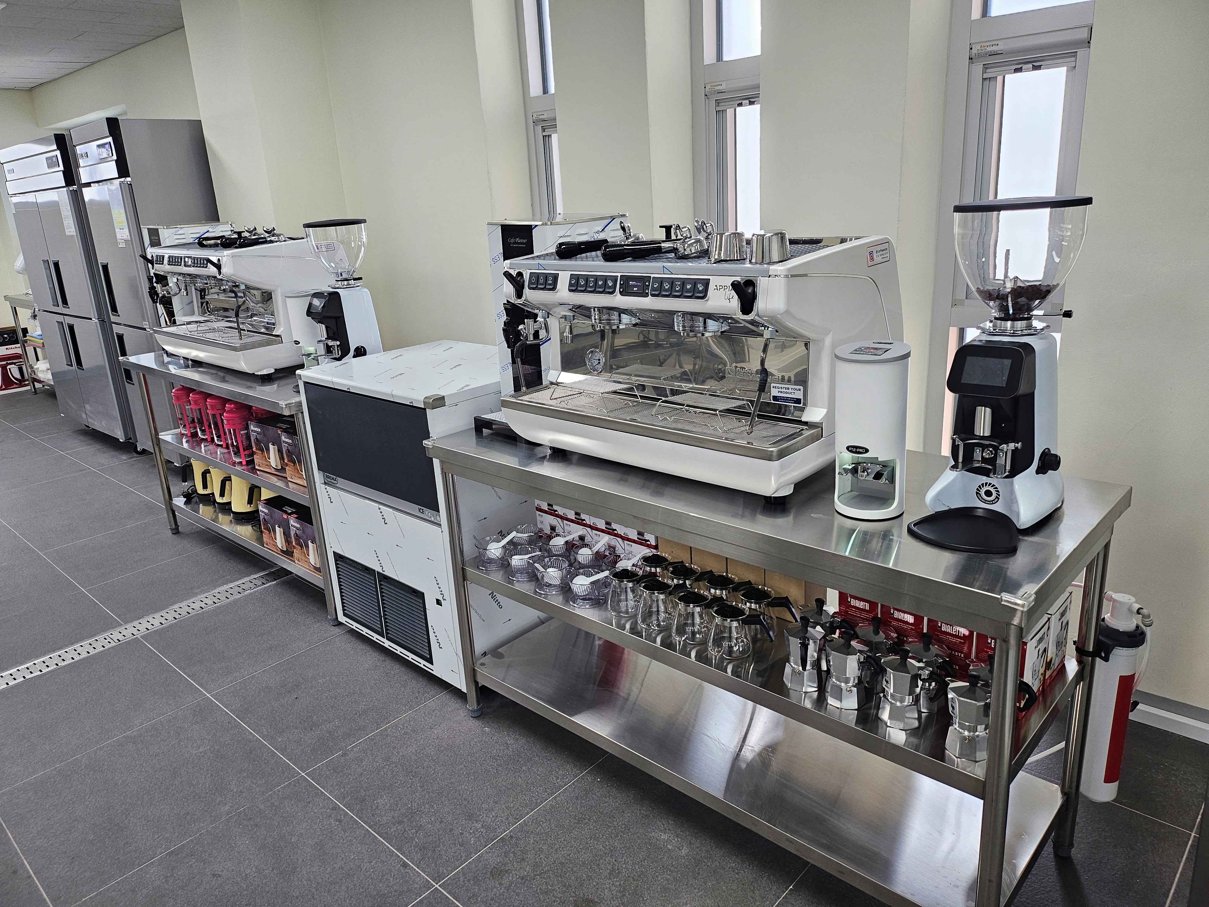 ��������